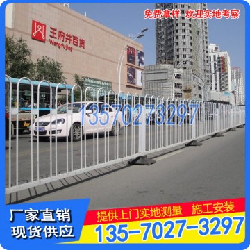 廠家生產(chǎn)廣州市政道路護(hù)欄 深圳路中
